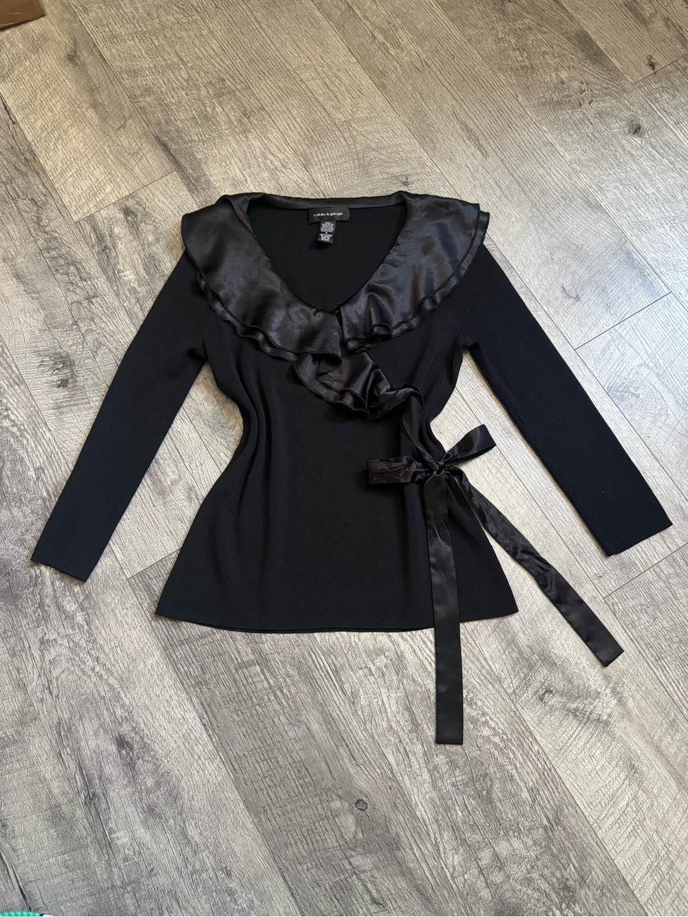 Cable & Gauge: Black Solid Knit Wrap V-Neck Ruffle Tie Blouse Top, Size S